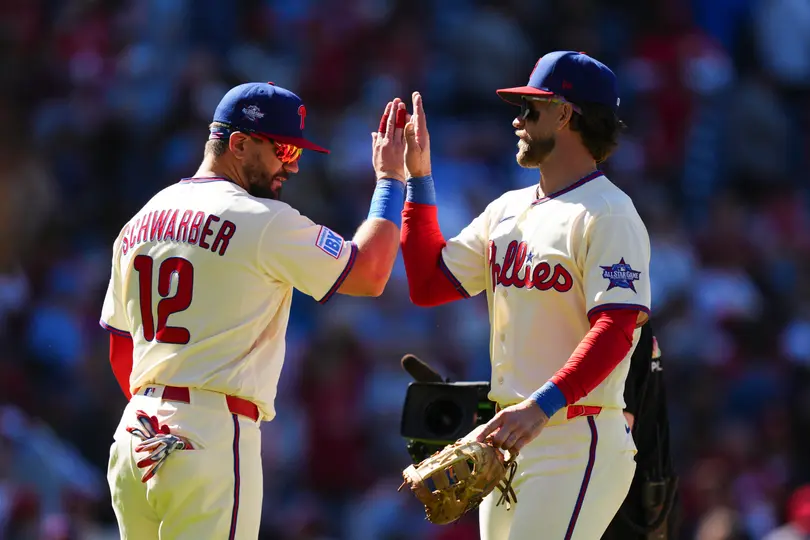 Bryce Harper y Kyle Schwarber de los Phillies I AP