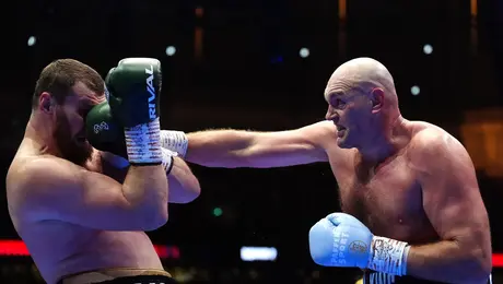 Tyson Fury regresa del retiro por quinta vez con victoria sobre Arslanbek Makhmudov
