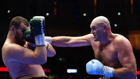Tyson Fury regresa del retiro por quinta vez con victoria sobre Arslanbek Makhmudov