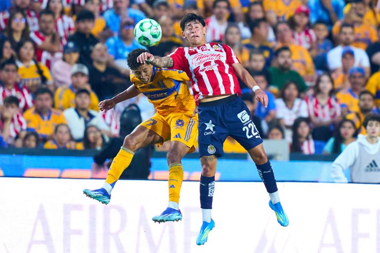 Sandoval fue uno de los cambios de Chivas en la segunda parte | MexSport