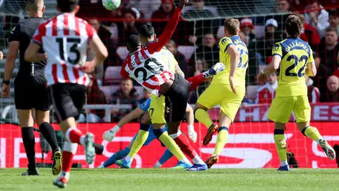 Gol de Nordi Mukiele de Sunderland ante el Tottenham I AP