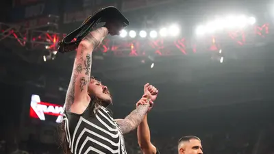 ¡Histórico! Dominik Mysterio defendió el Megacampeonato de AAA en Monday Night Raw ante El Original Grande Americano