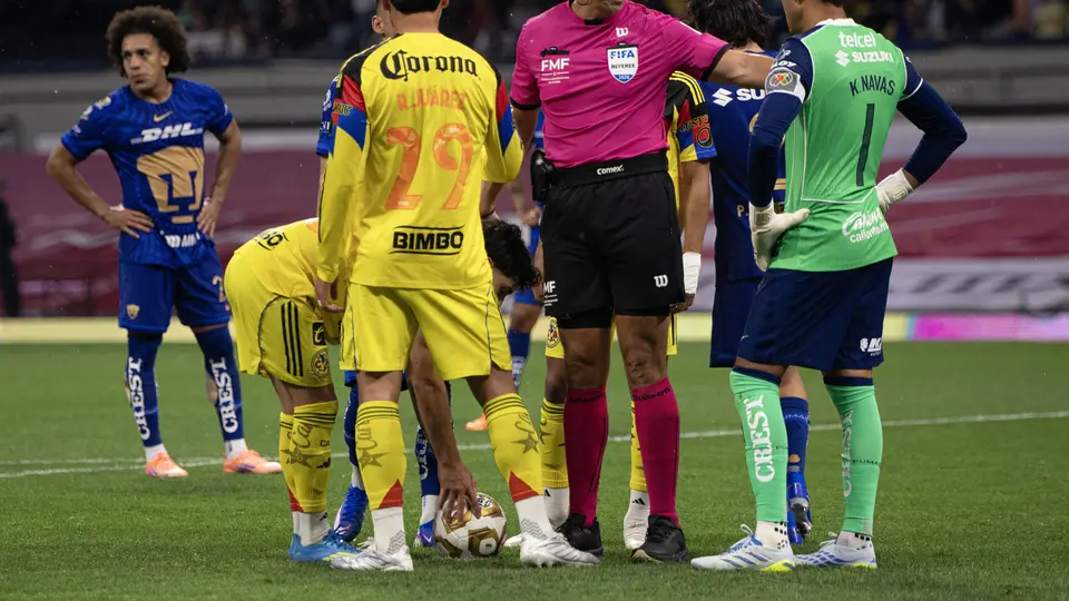 Santander estuvo involucrado en la Polémica en el américa vs Pumas | MEXSPORT