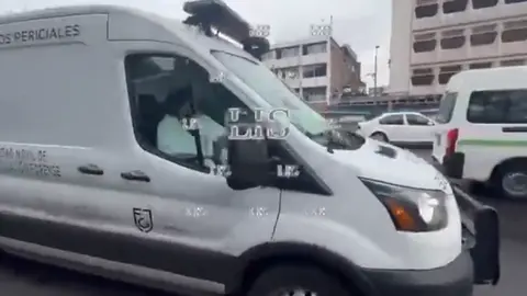 Personal de la Fiscalía de la CDMX acudió a la estación para levantar el cuerpo y realizar la autopsia de ley / X: @LisetGlezG