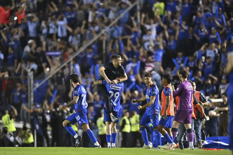 Martín Anselmi celebra con Cruz Azul el pase a Semifinales del Apertura 2024 | IMAGO 7