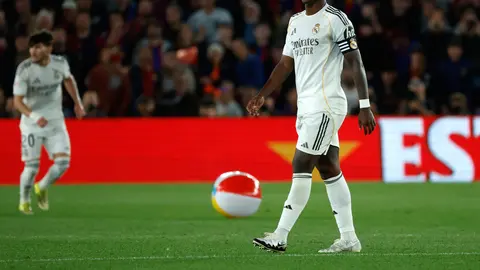 Vinicius Jr en lamento en el partido de Real Madrid contra Barcelona en LaLiga | AP