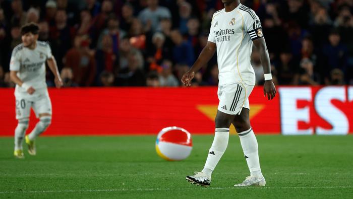 Vinicius Jr en lamento en el partido de Real Madrid contra Barcelona en LaLiga | AP