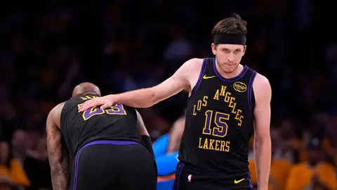 Lebron James y Austin Reaves en el partido de Los Angeles Lakers contra Thunder de Oklahoma City | AP
