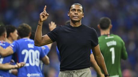 Joel Huiqui en celebración tras la victoria de Cruz Azul contra Atlas en Liguilla del Clausura 2026 de la Liga MX | IMAGO 7