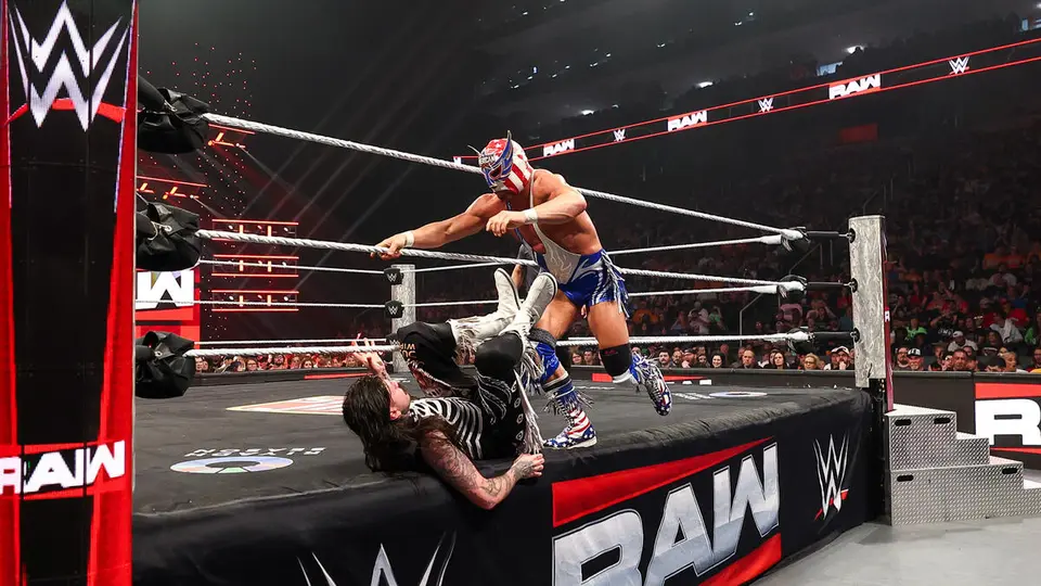 El Original enfrentando al 'Sucio' Dom | wwe.com