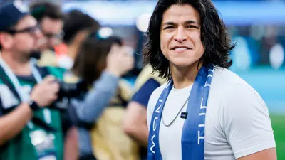 ¡De la TV a la realidad!: Actor firma con equipo de Segunda División
