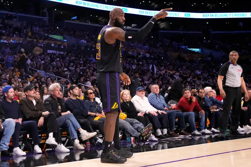 Lebron James en el partido de Los Angeles Lakers contra Thunder de Oklahoma City | AP