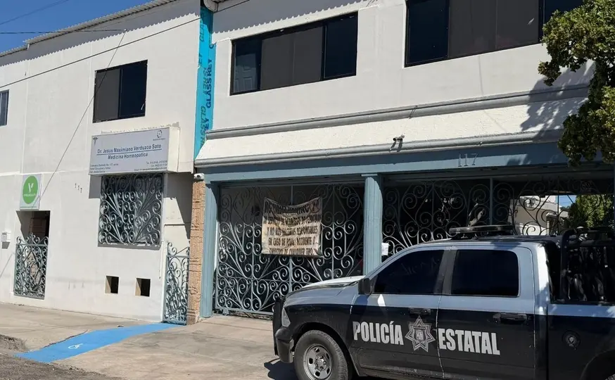 La Fiscalía de Sonora difundió una ficha de búsqueda del médico, quien no se presentó a su audiencia judicial./ RS