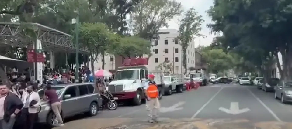 Ante la amenaza de bomba, los estudiantes desalojaron el plantel en total orden / Redes Sociales