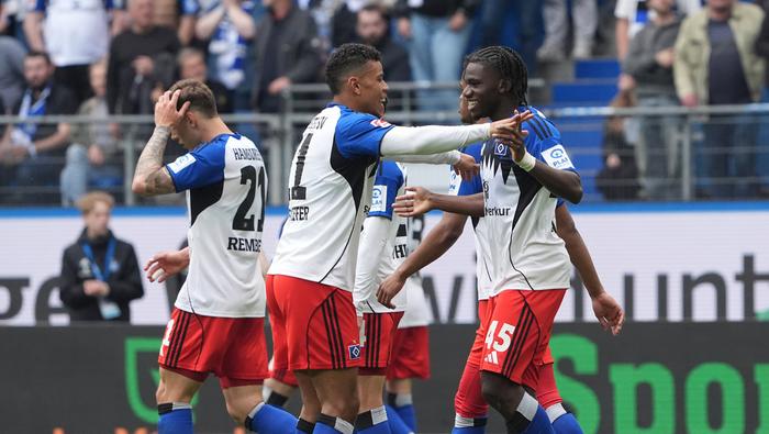 Jugadores de Hamburg en celebración en la Bundesliga | AP