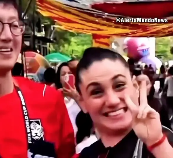 Mexicana saluda en transmisión en vivo | @travelman777