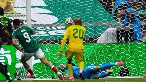 Momento del gol de Raúl Jiménez ante Sudáfrica | GINA SÁNCHEZ