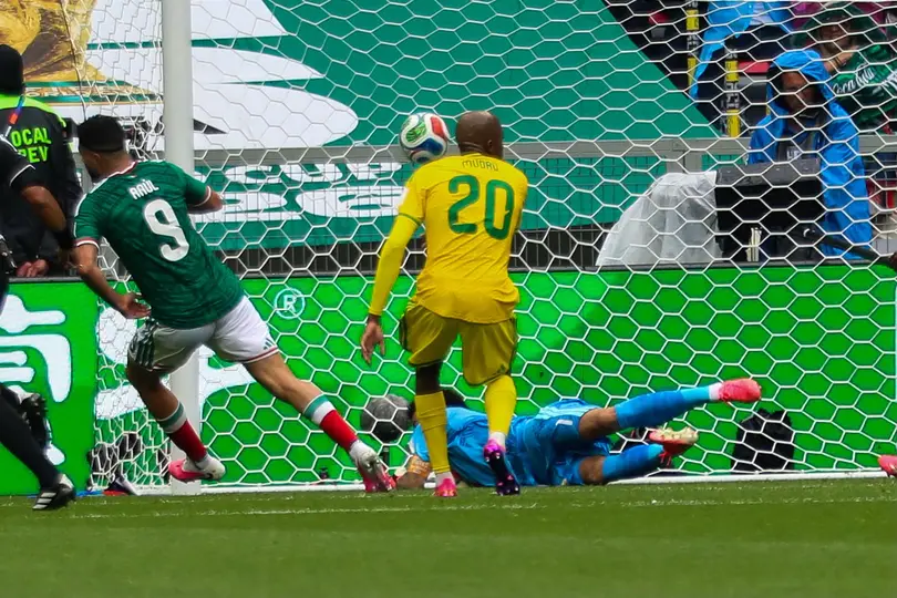 Momento del gol de Raúl Jiménez ante Sudáfrica | GINA SÁNCHEZ