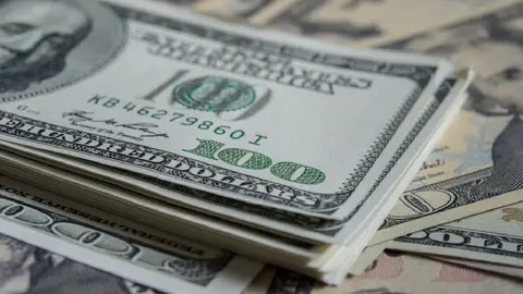 Es buen momento para comprar dólares o cambiar, según tus intereses / FREEPIK