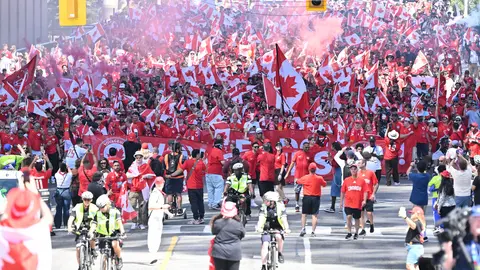 Afición de Canadá encaminada para el Estadio Toronto l AP