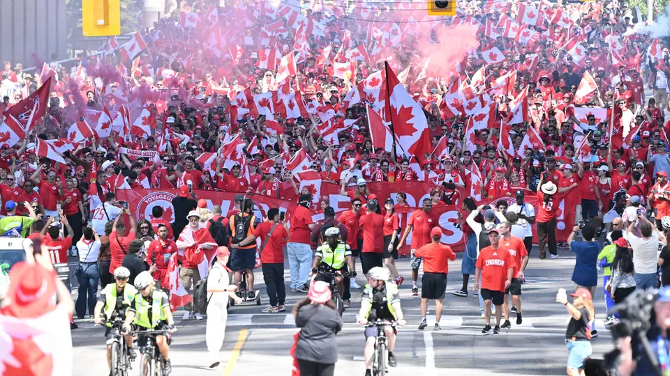 Afición de Canadá encaminada para el Estadio Toronto l AP