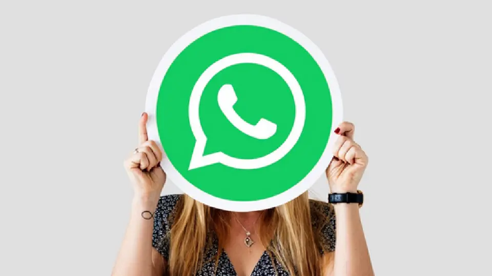 Las líneas telefónicas deberán ser vinculadas con la CURP en México / Magnific