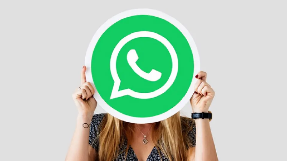 Las líneas telefónicas deberán ser vinculadas con la CURP en México / Magnific