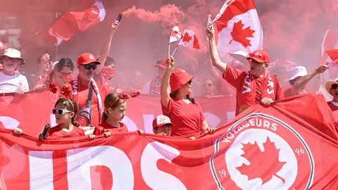 Fanaticada canadiense apoyando a los suyos | AP