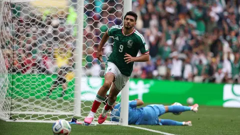 Raúl Jiménez tras marcar el segundo gol ante Sudáfrica | Miguel Pontón