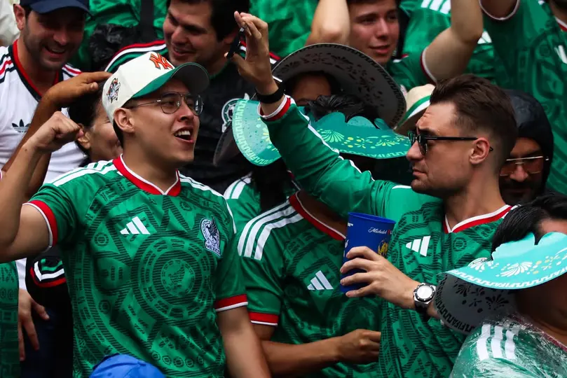 Aficionados mexicanos en el Estadio Azteca en el México vs Sudáfrica | Miguel Pontón