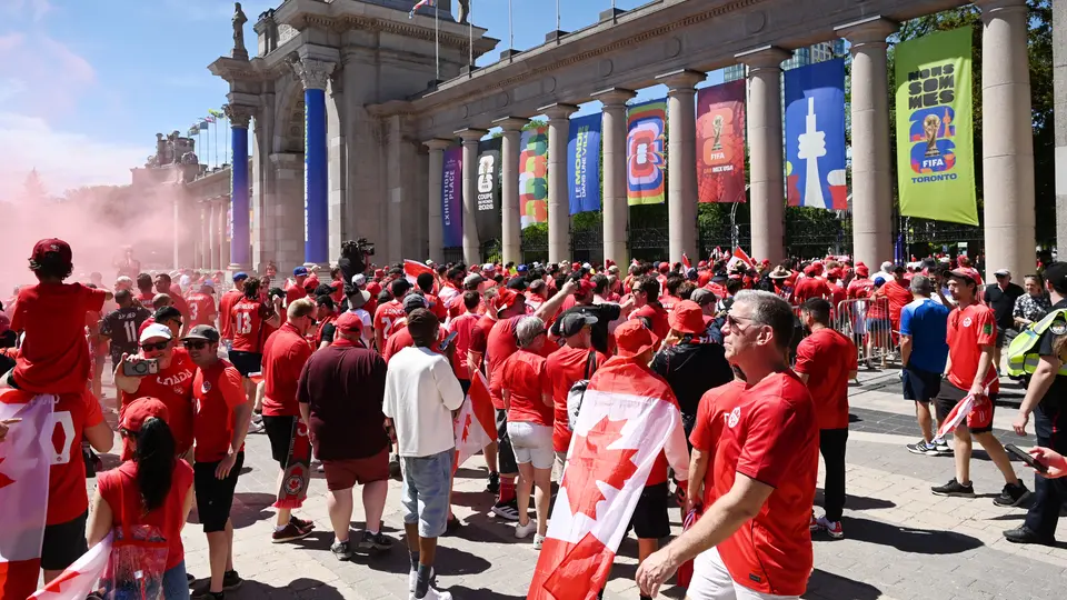Llegada de los fanáticos al Estadio de Toronto | AP