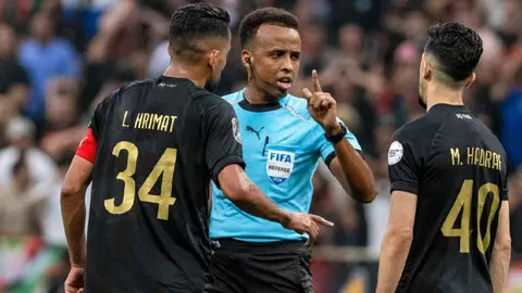 Omar Artan en juego de la CAF | AP