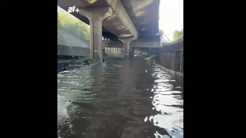 Las lluvias provocaron importantes encharcamientos que complicaron la circulación en vialidades principales de la capital. / N+