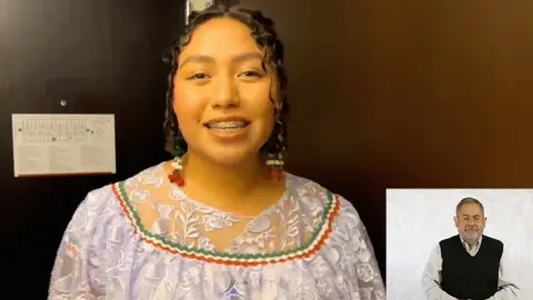 La ganadora de los boletos otorgados por el Gobierno federal asistió a la ceremonia de apertura del Mundial. / Redes.