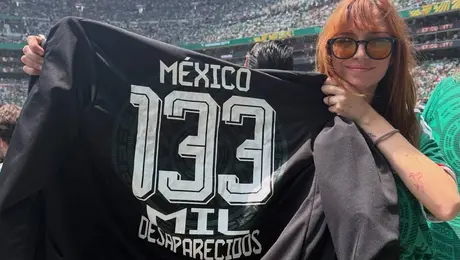 Regina Blandón levanta la voz y apoya a madres buscadoras durante la inauguración del Mundial 2026