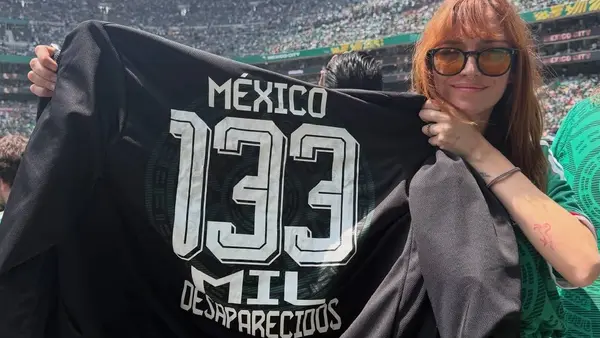 Regina Blandón levanta la voz y apoya a madres buscadoras durante la inauguración del Mundial 2026