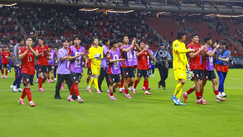 Jugadores de Corea del Sur agradeciendo el apoyo en Guadalajara | MEXSPORT