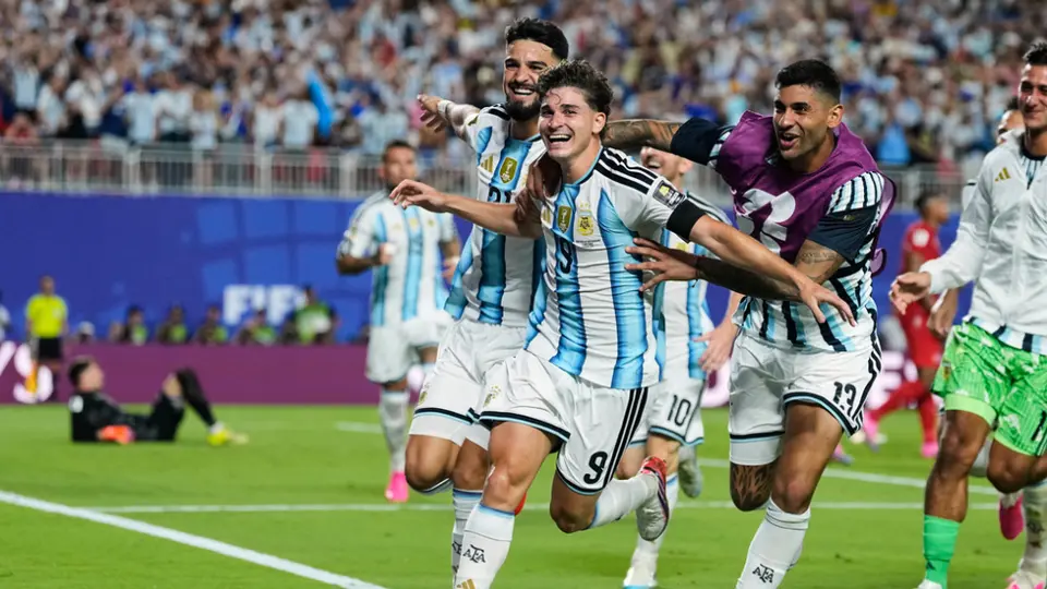 ¡Otra vez en tiempo extra! Argentina elimina a Suiza con un golazo de Julián Álvarez