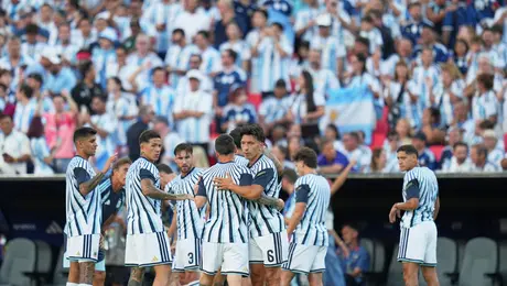 Selección de Argentina regresa a Buenas Aires sin Messi y nueve jugadores