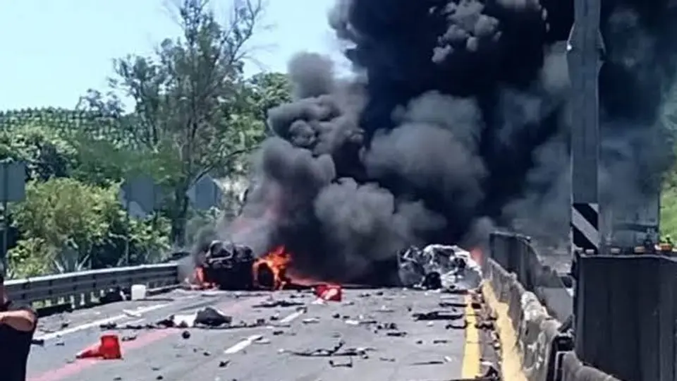 La Guardia Nacional Carreteras informó el cierre total de la circulación en el kilómetro 066+500 de la autopista Guadalajara-Tepic, con dirección hacia Tepic, Nayarit./ RS