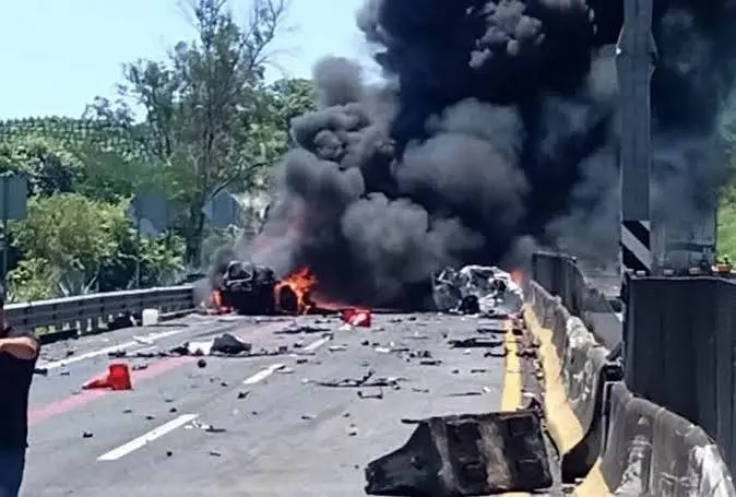 La Guardia Nacional Carreteras informó el cierre total de la circulación en el kilómetro 066+500 de la autopista Guadalajara-Tepic, con dirección hacia Tepic, Nayarit./ RS