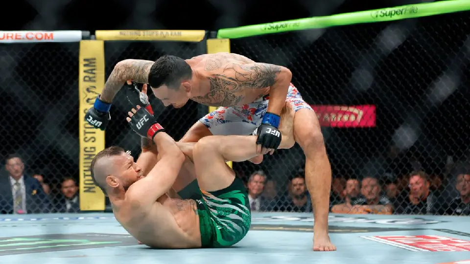 Connor McGregor vs Max Holloway | AP