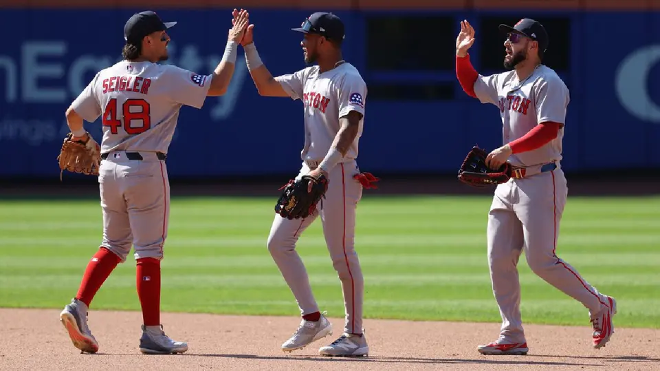 Anthony Seigler, Ceddanne Rafaela y Wilyer Abreu con los Red Sox | AP