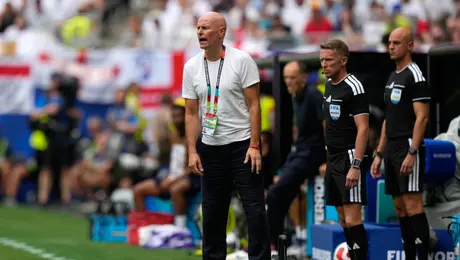 Ståle Solbakken se pronuncia tras el polémico gol de Bellingham: “Pasaron cosas bizarras; creo que sí golpeó el cable”