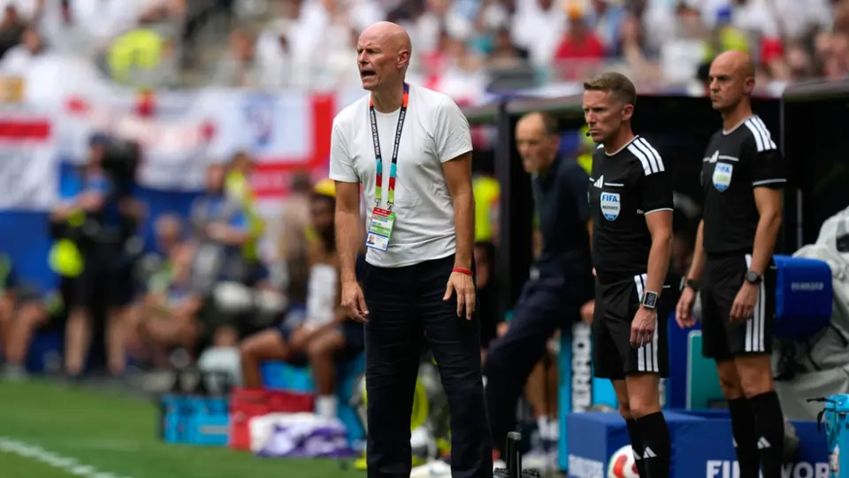 Ståle Solbakken se pronuncia tras el polémico gol de Bellingham: “Pasaron cosas bizarras; creo que sí golpeó el cable”