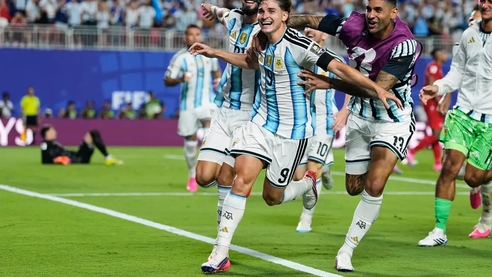 ¡Monumental! Julián Álvarez mete a Argentina a Semifinales con un golazo de media distancia
