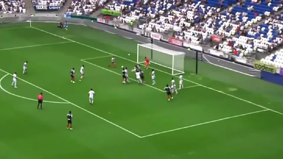 Con el pie izquierdo: Así fue la insólita falla de Diego Rossi en su debut con Rayados