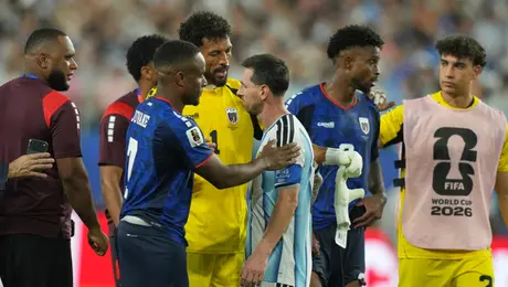 Vozinha le manda mensaje a Lionel Messi: “Encantado de haber compartido el terreno de juego con usted”