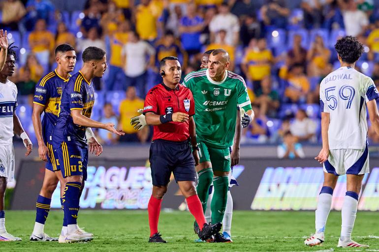 Nahuel Guzmán expulsado | MEXSPORT