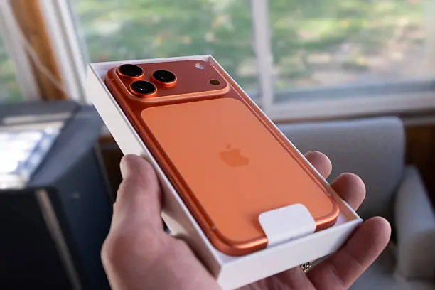 Los supuestos iPhone vendidos a compradores resultaron ser dispositivos falsos con un sistema Android modificado. / iStock